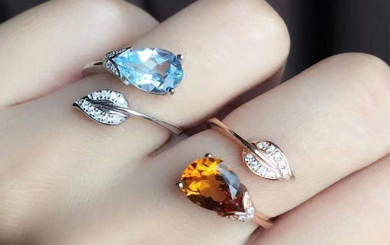 What is the difference between citrine and yellow topaz